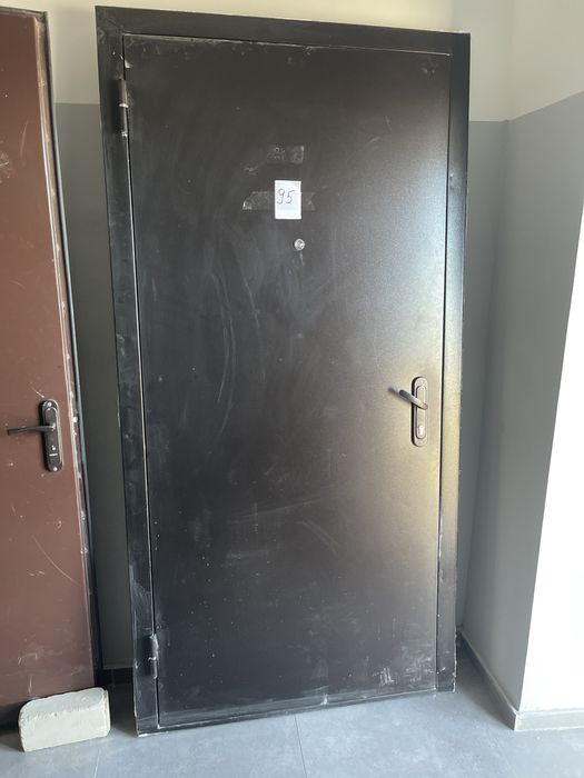 Продам входную дверь