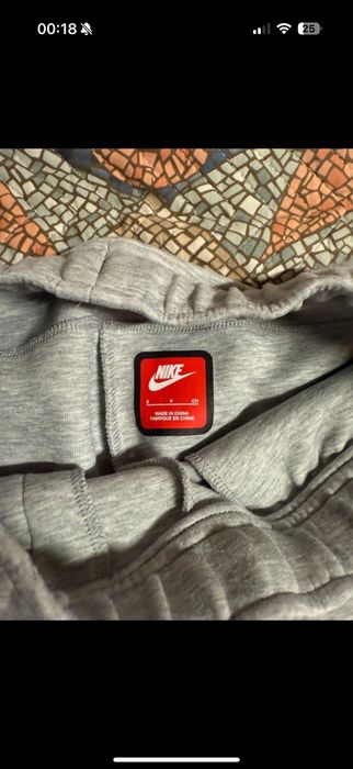 Pantaloni Nike tech gri noi