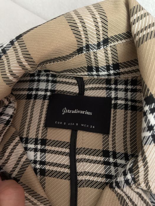 Vesta tip sacou rochita, Stradivarius