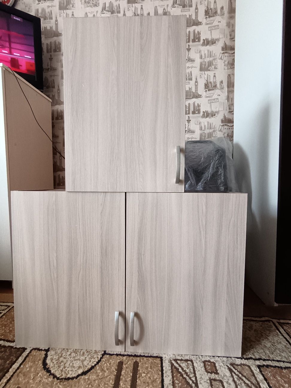 Продам два шкафа кухонных