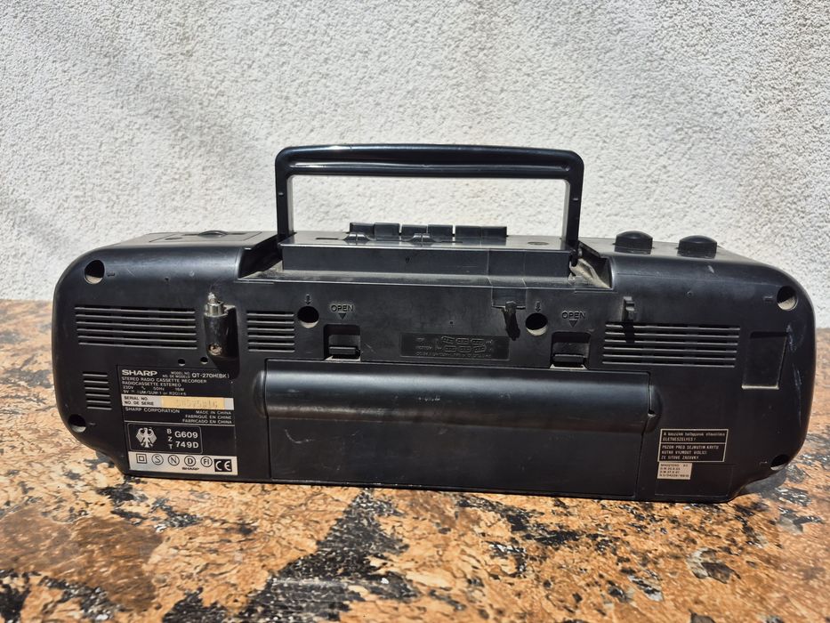 Radio Casetofon marca Sharp model QT-270H(BK)