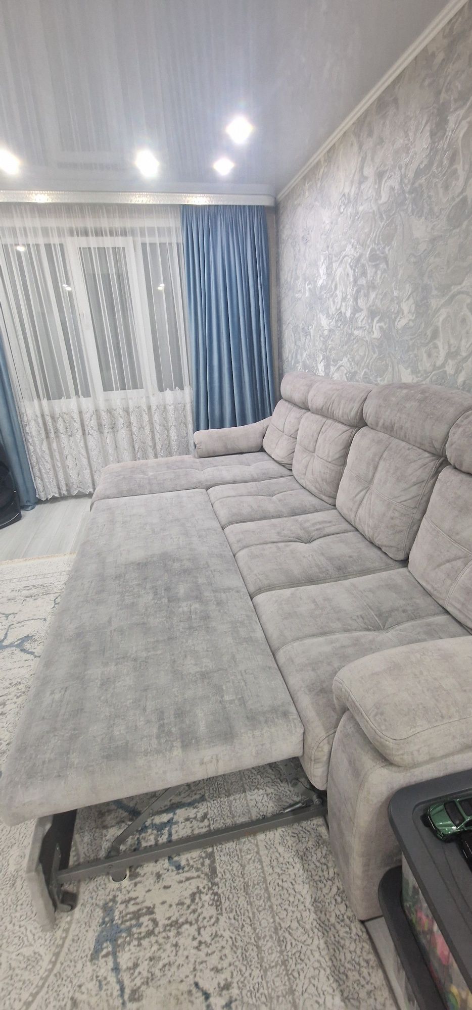 Продам диван длинна 3 м