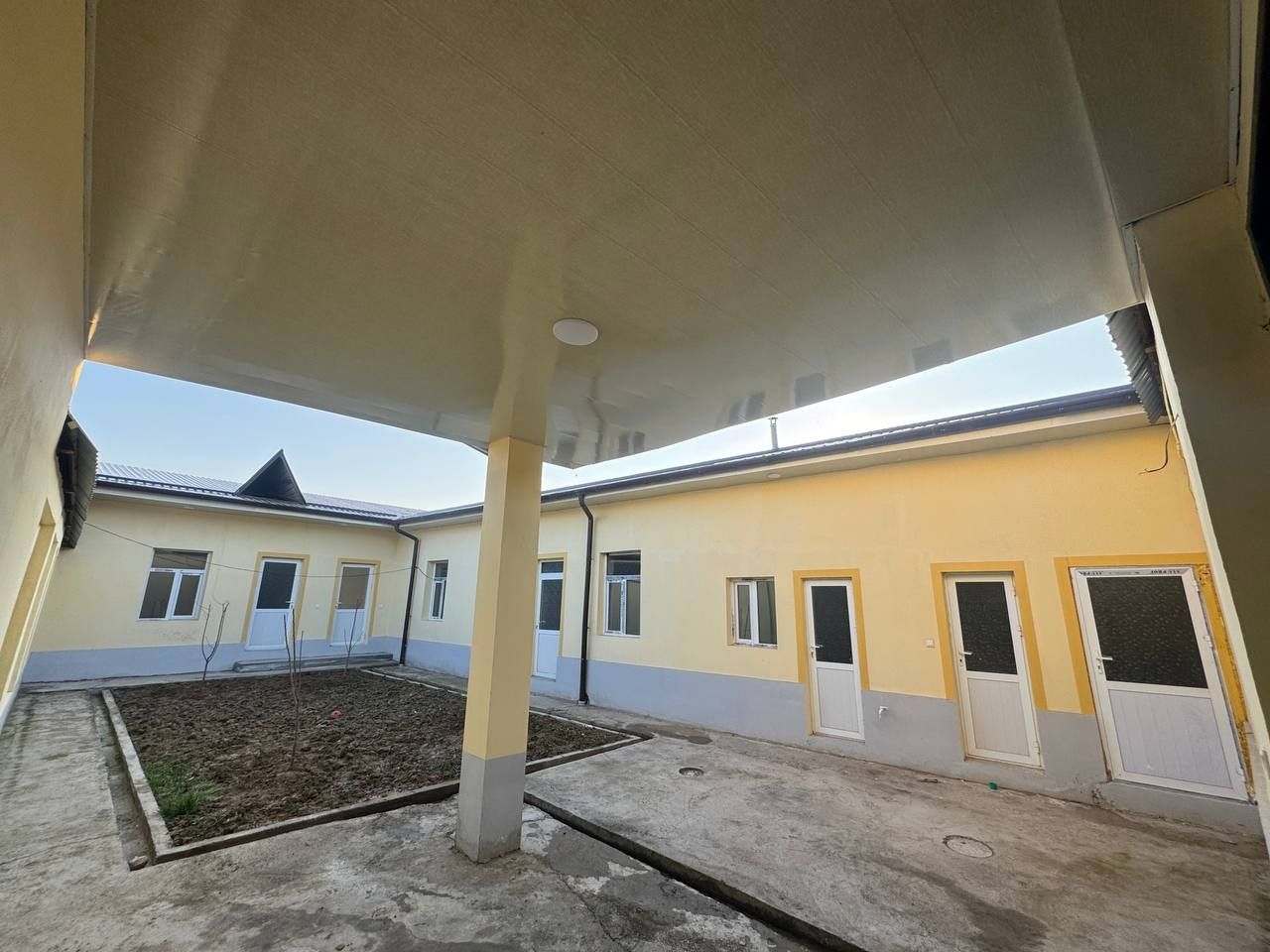 Uy sotiladi Nazarbek Turkiston maxalla