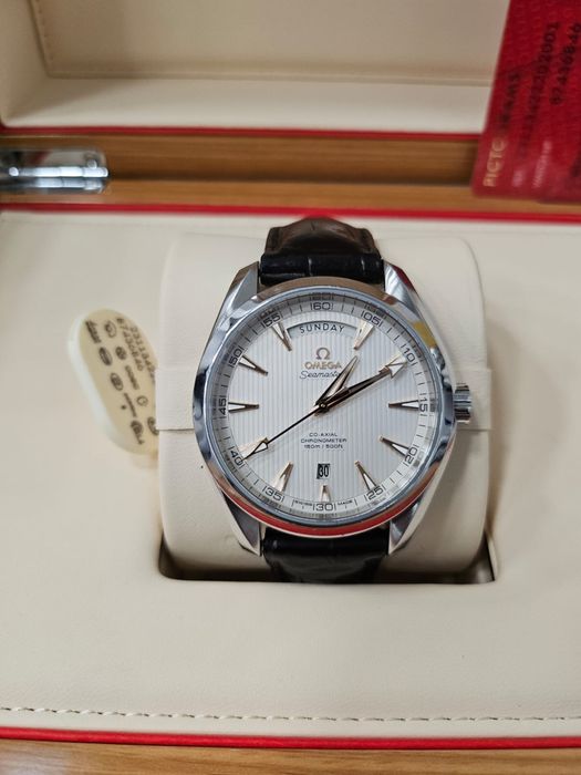 Ceas Omega Seamasters Aqua Terra Day - Date White Dial