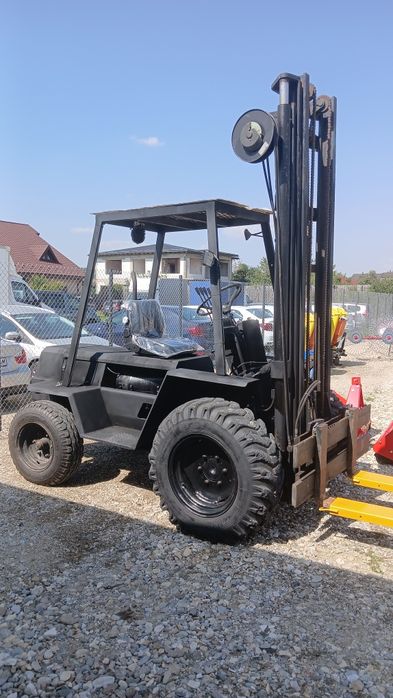 Tractor Încarcator Slanzi Motor Diesel .