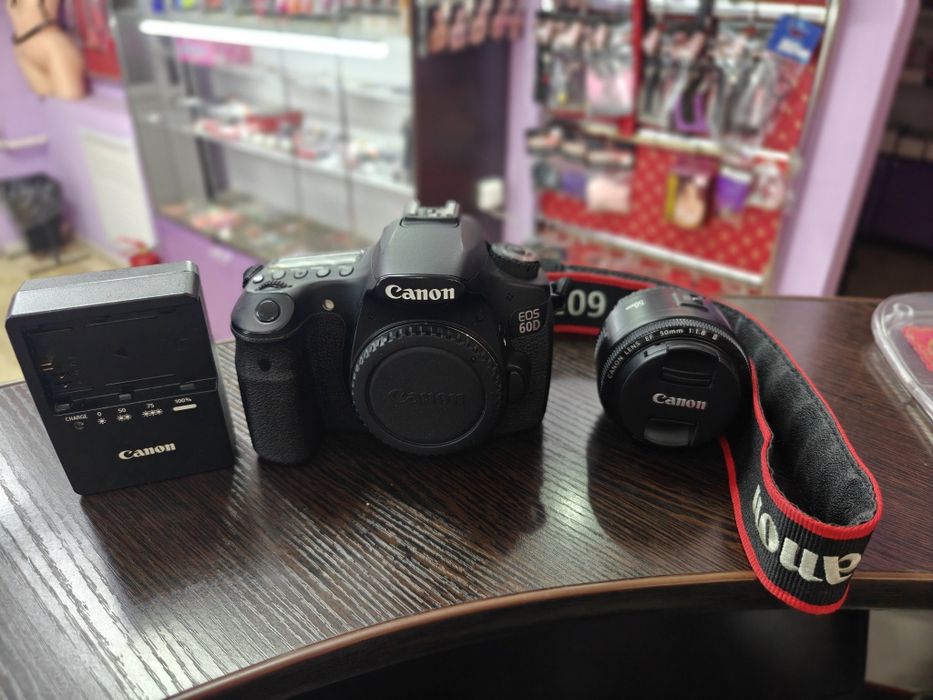 Продам или меняю фотоаппарат Canon EOS 60D!