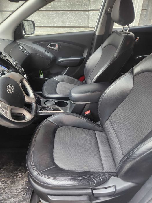 Продается HUNDAI TUCSON 3я позиция