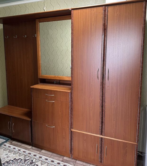 Продаю гарнитур в прихожую