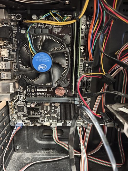 Компютър Intel3.30 Ram 8 Gb