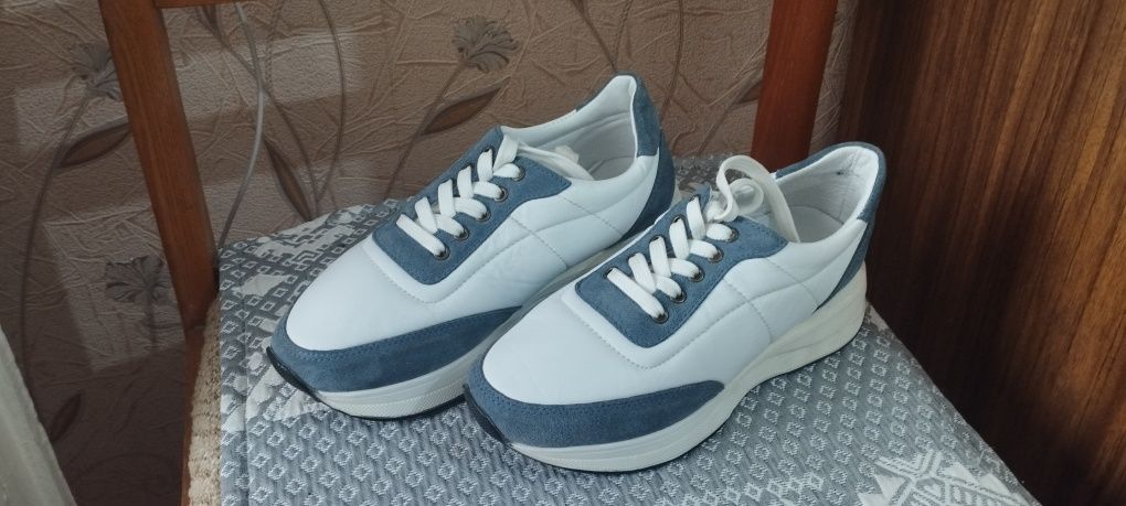 Женские кросовки