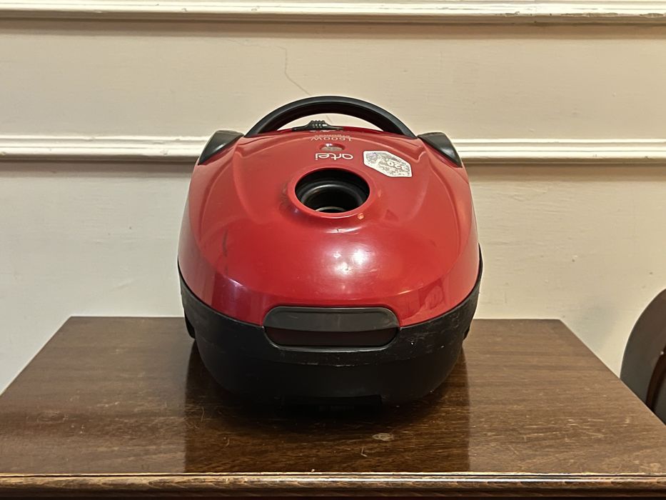 Пылесос Artel VCB0316RED