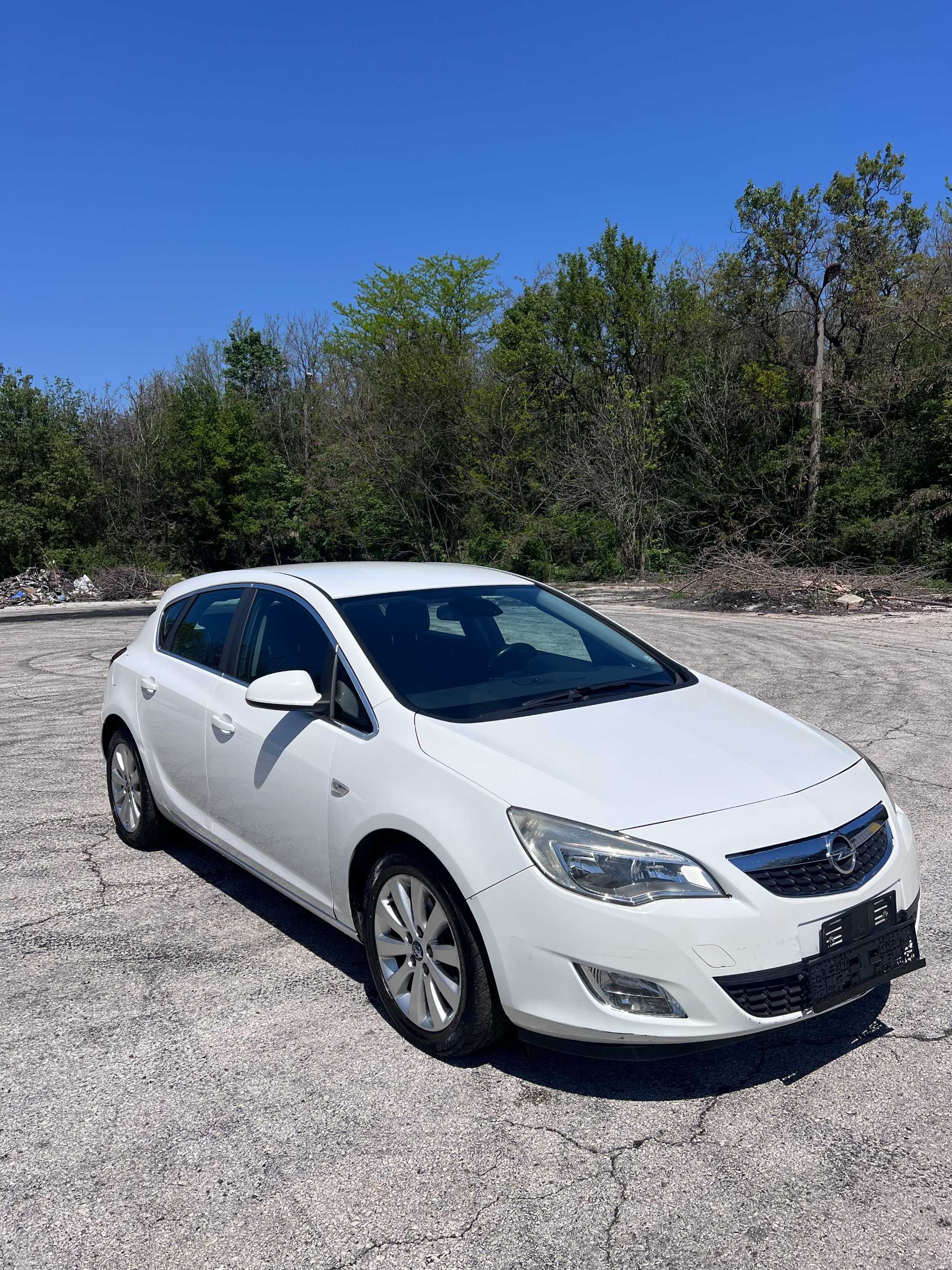 Opel Astra J 1.7 CDTI 110 к.с. БАРТЕР Април 2011 г.