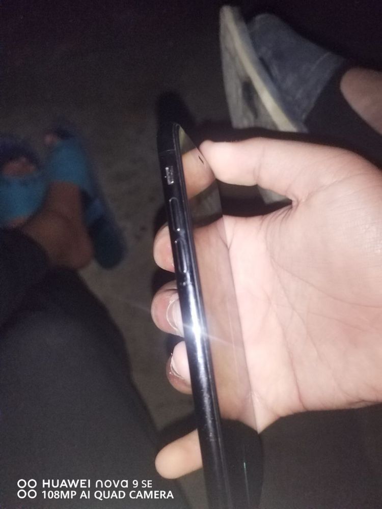 iphone xs rang qora xotira 256 yomkist 75