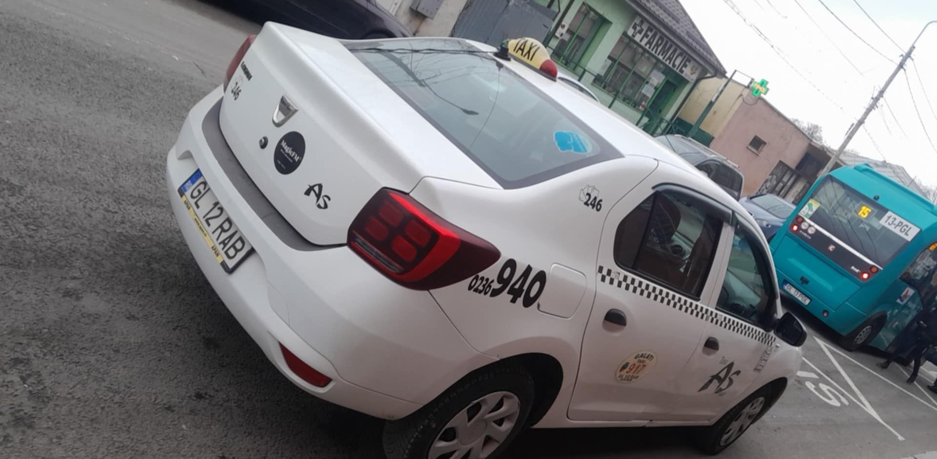 Vând taxiu cu firma fără datorii licenta valabila pana la 2031