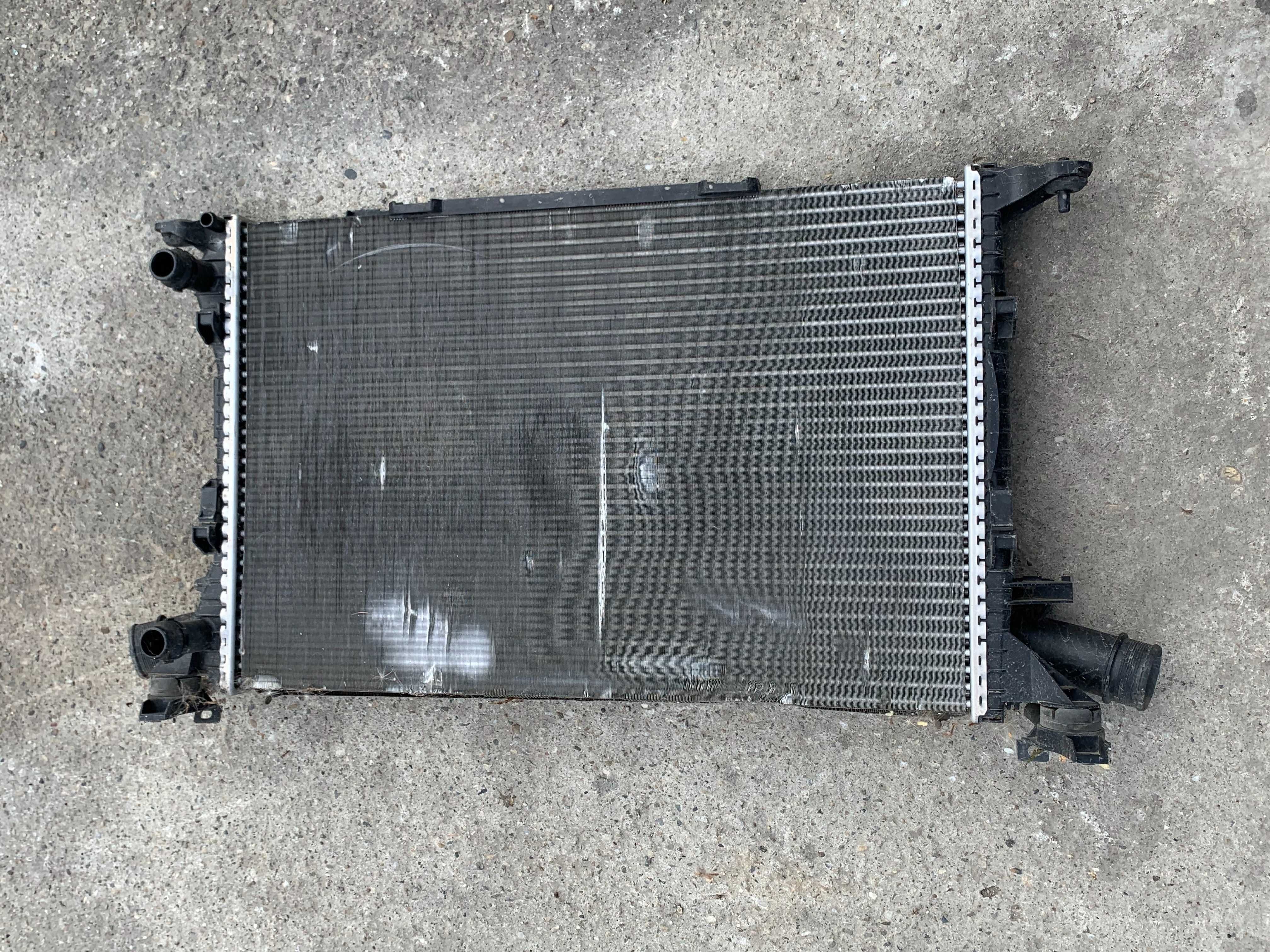 Radiator apa + intercooler Audi A4 B8/A5 8T 2.0 TDI cutie manuala