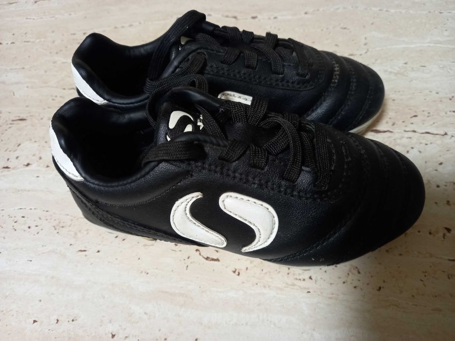 Adidași de fotbal mărimea 27