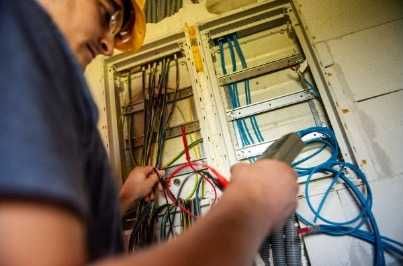 Electrician calificat de incredere - montaj, reparații, urgențe 24/7