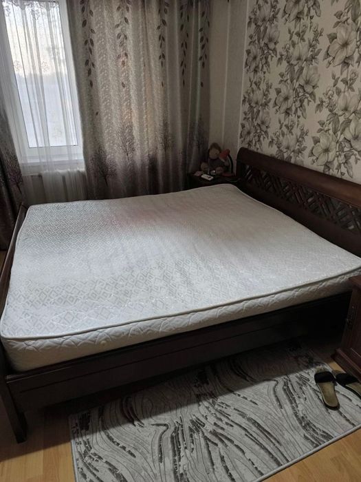 Двуспальная кровать