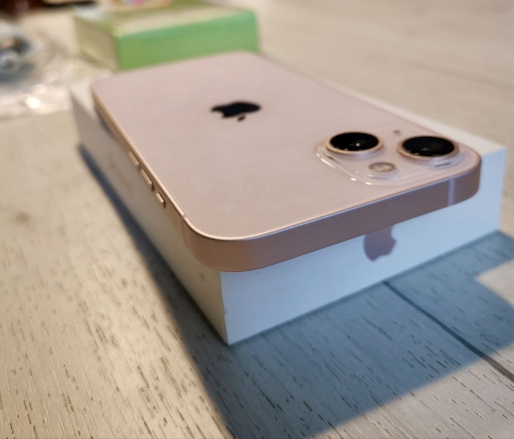 Apple iPhone 13 Pink без забележки