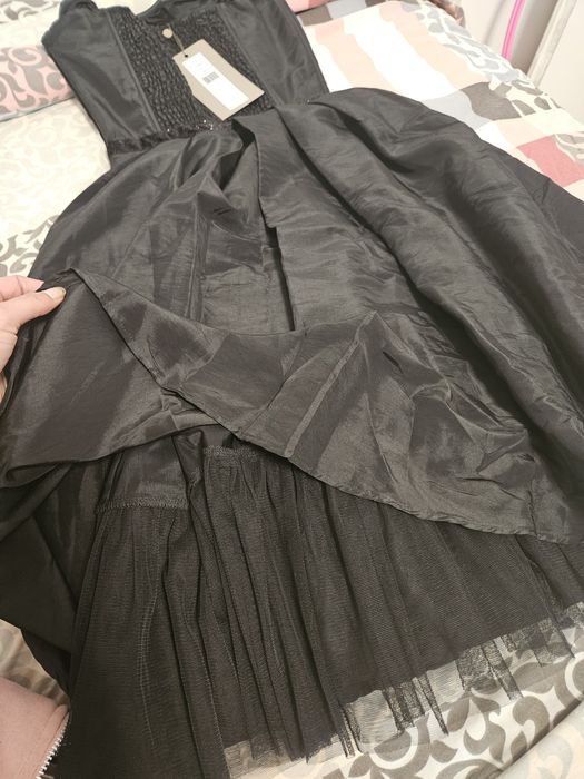 Къса черна рокля