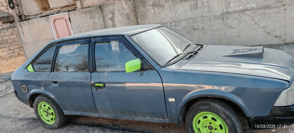 Падается Москвич 2141