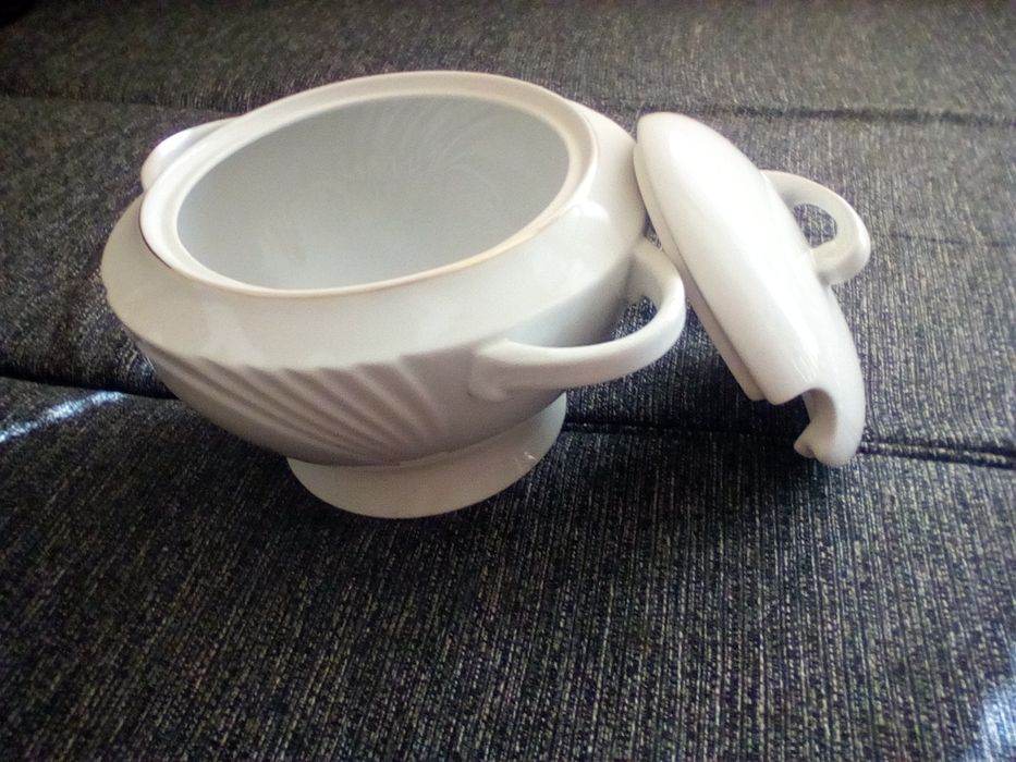 Vand portelanuri, suport lumanari,oala lut,castron/bol ciorba,etc