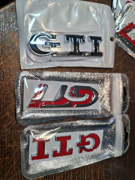 Емблема за GTI за маска на Фолксваген Голф