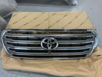Решетка радиатора Land Cruiser 200 новый оригинал (12-15) под камеру