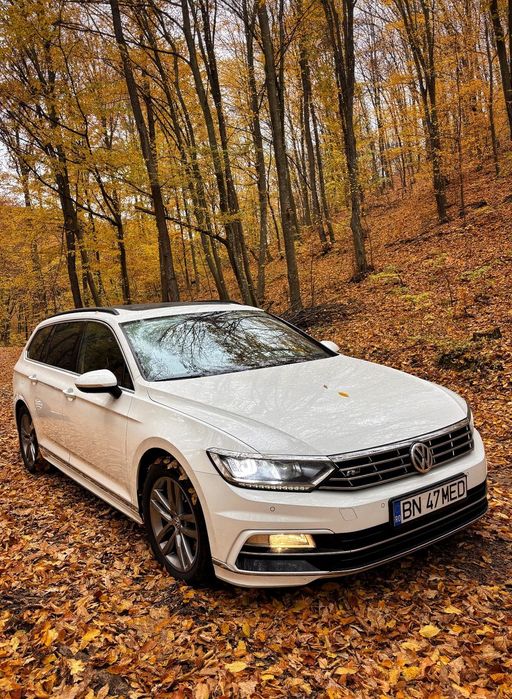 Volkswagen Passat R-line int/ext, Dsg 7+1, bord virtual, panoramic, etc.