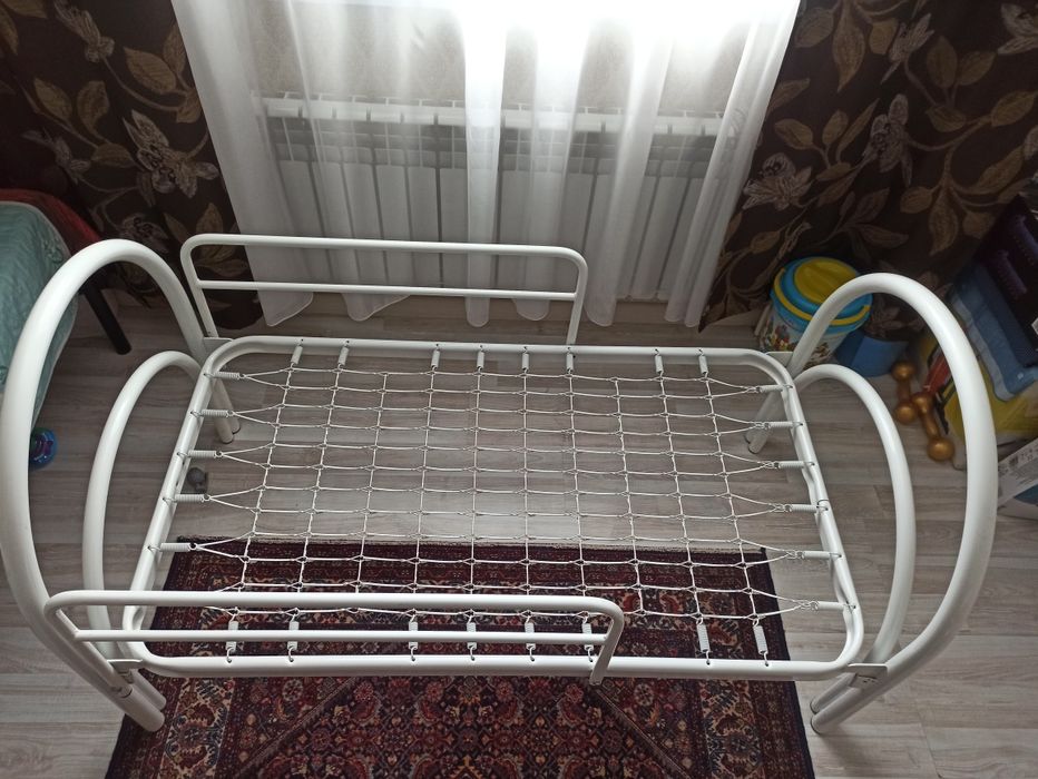 Детская кроватка металлическая