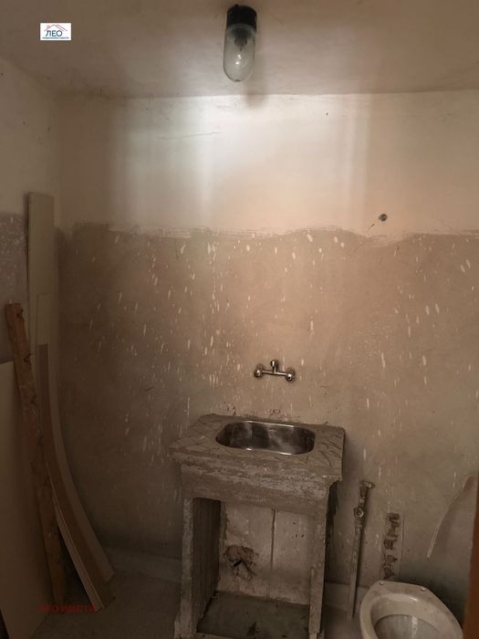 Къща в Габрово, област-с.Ряховците площ 80 цена 35000