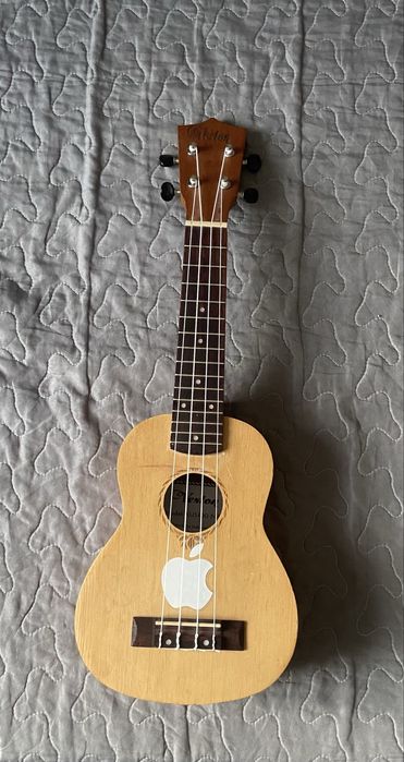 продам укулеле за 6000тг