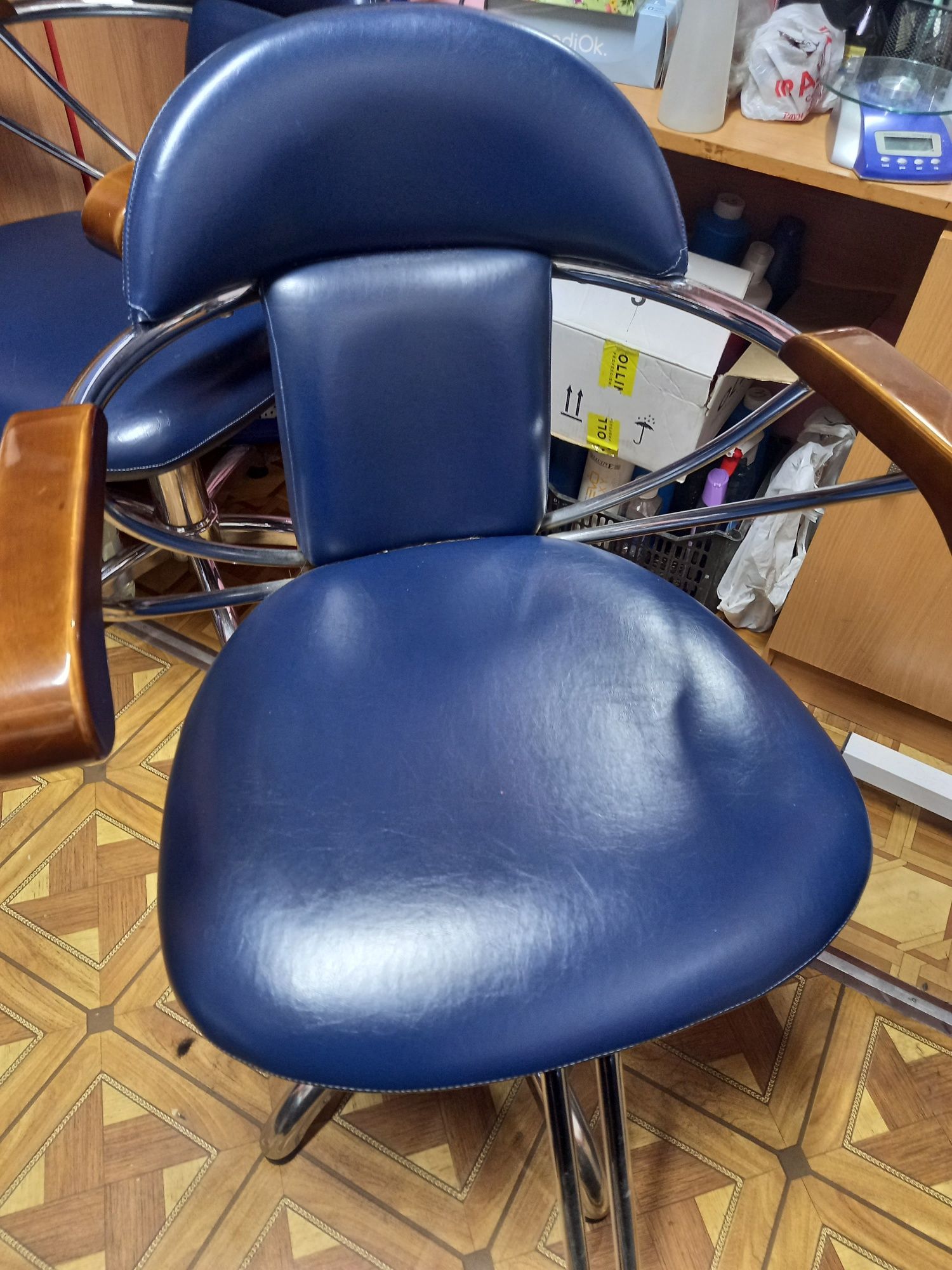 Кресло,оборудование парикмахер