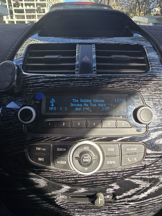 Срочно продам рамку и магнитолу от спарка