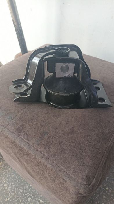 Подушка двигателя Nissan Tiida