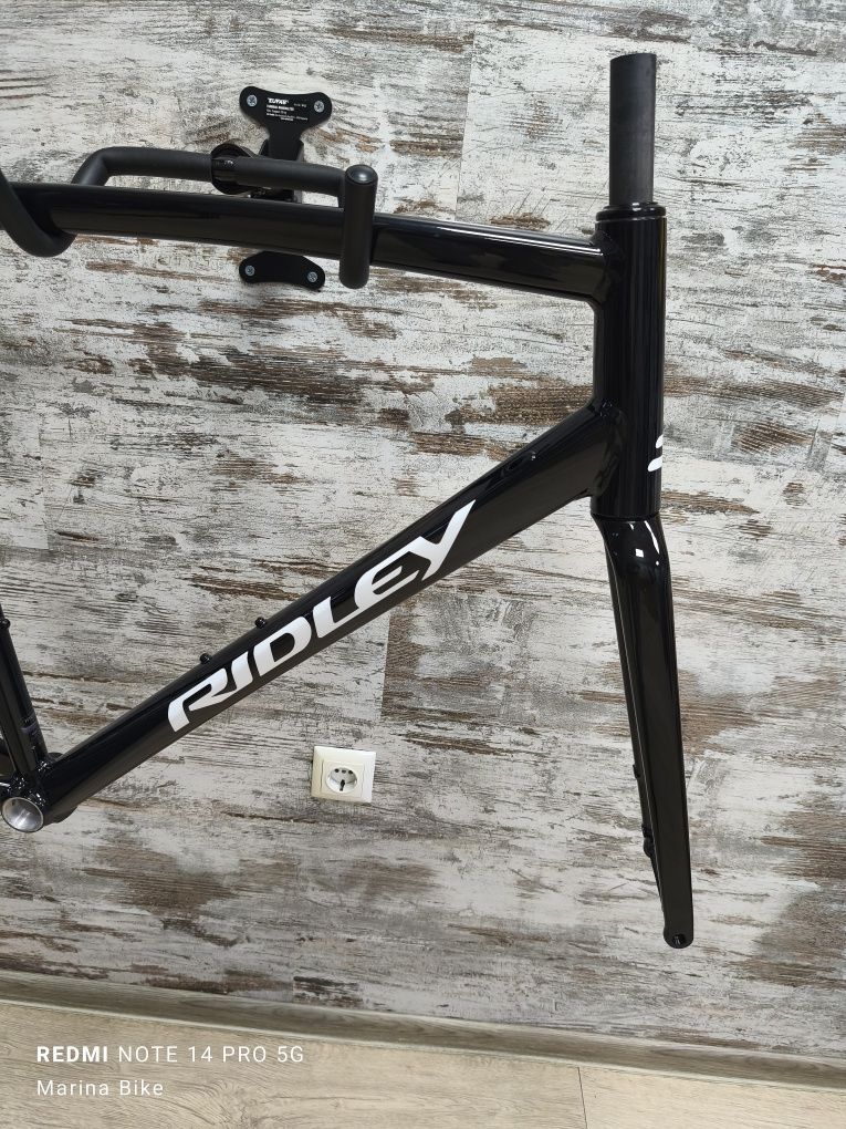 НОВА алуминиева шосейна рамка Ridley Fenix SLA Disc | L