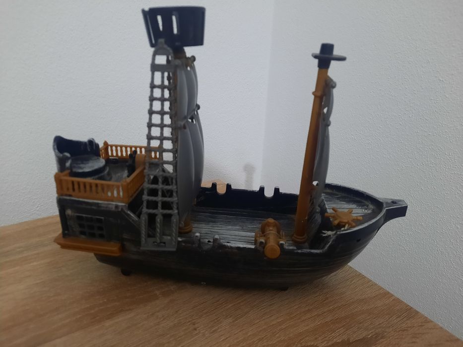Corabie de jucarie