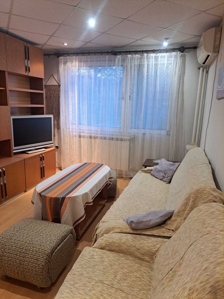 Дава се под наем Двустаен апартамент в Русе, Централен южен район - 60 кв.м за 244.8 € - Снимка #1
