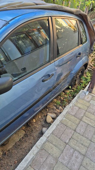 Ford Fiesta 1.4 benzină 2003 – pentru piese sau reparație – întreagă