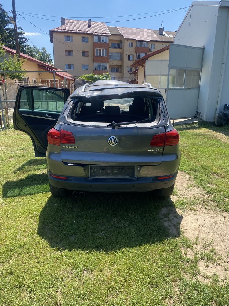 Stopuri spate vw tiguan 2012