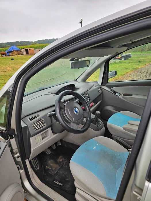 Vând Fiat Idea .