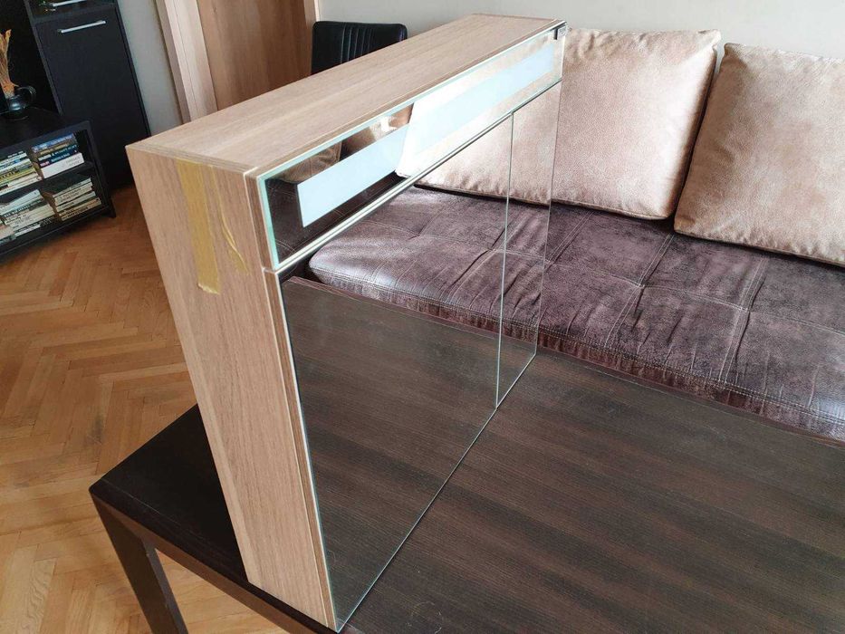 Спешно продавам поръчков комплект шкафове за баня