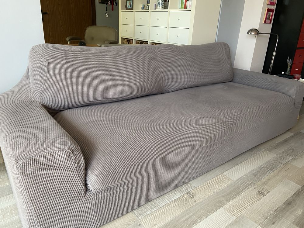 Продавам 3 местен разтегателен диван kivik IKEA