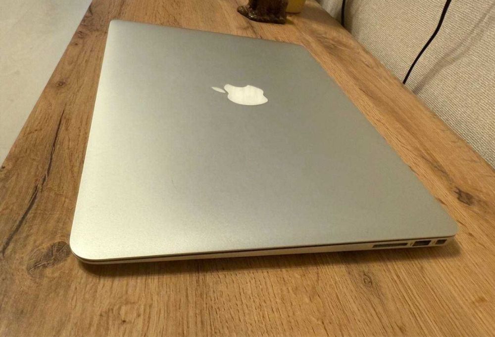 Macbook Air 13 256GB 4GB Ram I5
