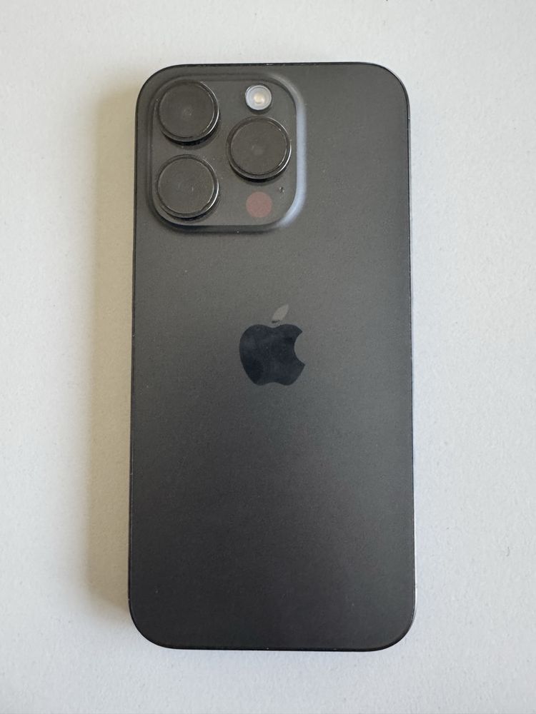 iPhone 15 Pro в отличном состоянии