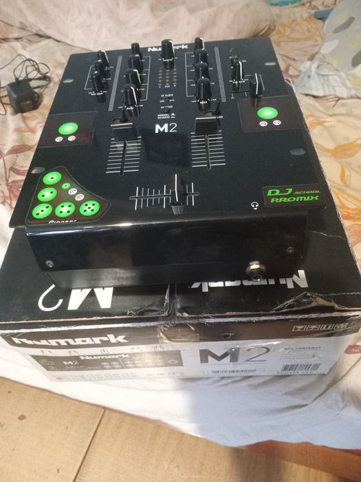 Микшерный пульт.