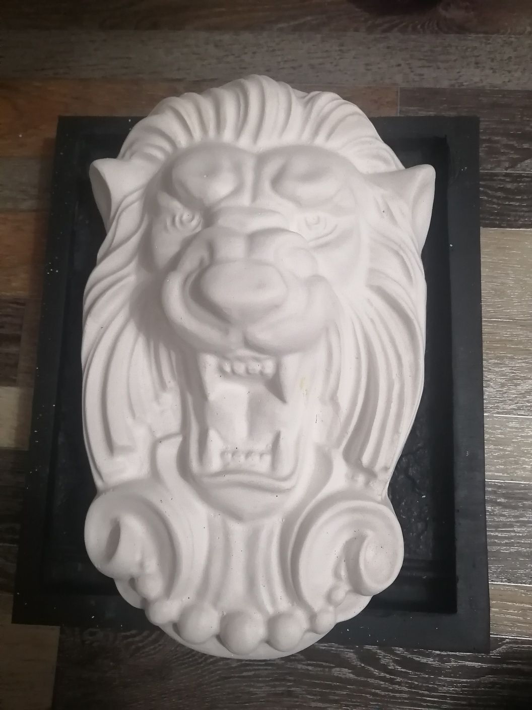 Лепнина барельеф из гипса "Голова льва"