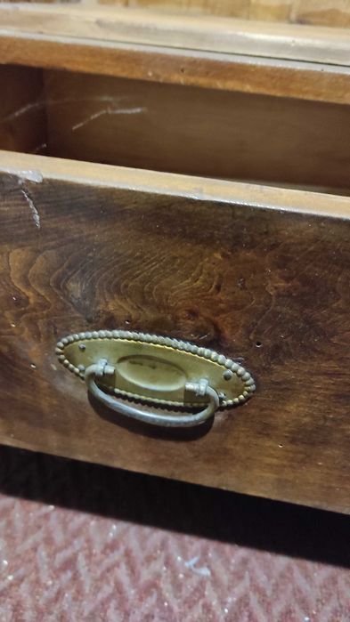 Стар гардероб - за реставриране