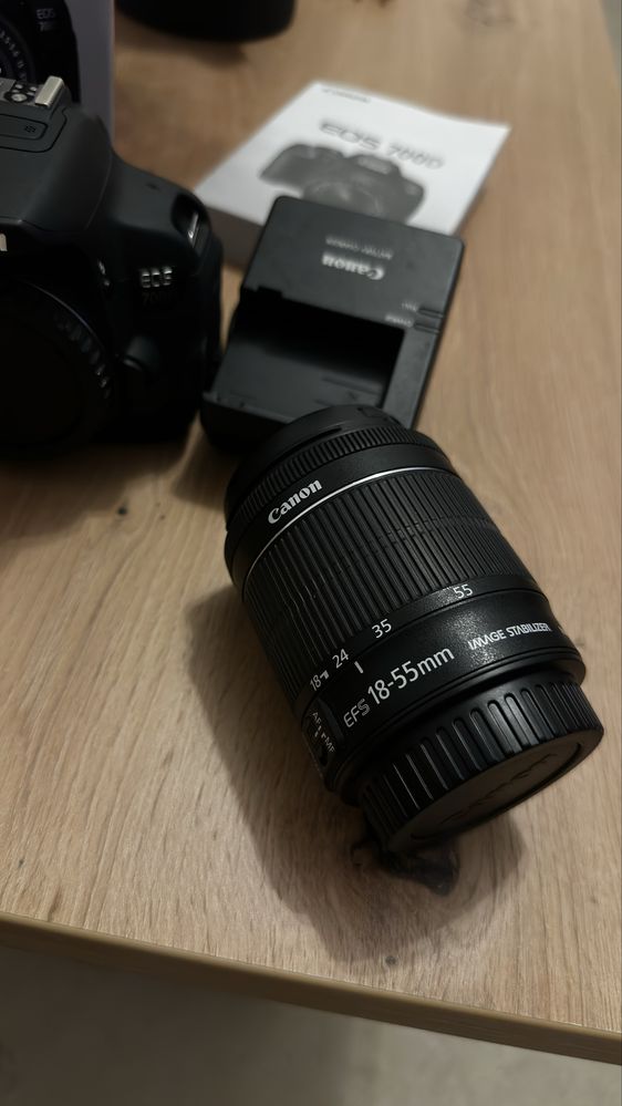 Canon EOS 700D + obiectiv 18-55mm IS STM – stare foarte bună