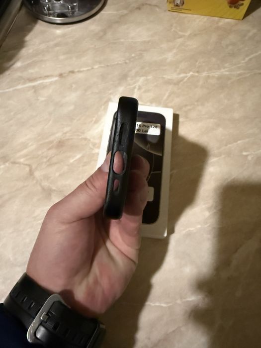 Vand husa de piele  de iphone 16 cu mag safe ca noua